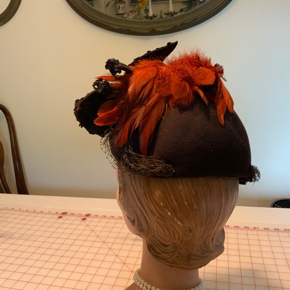 Vintage 1930s -1940s Brown felt wool Cloche style hat w/ sequins & rust feathers main image 15